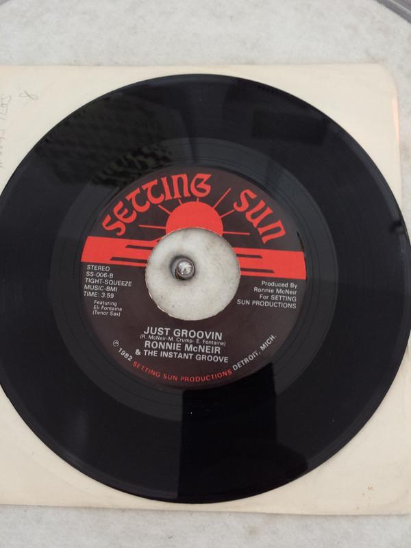 Ronnie McNeir, The Instant Groove - A Mothers Love / Just Groovin