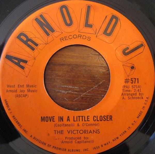 The Victorians - Move In A Little Closer / Lovin'